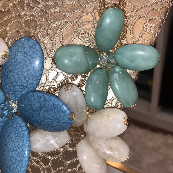 New! 2 for 1! Floral blue stoned necklaces - Picture 4 of 7